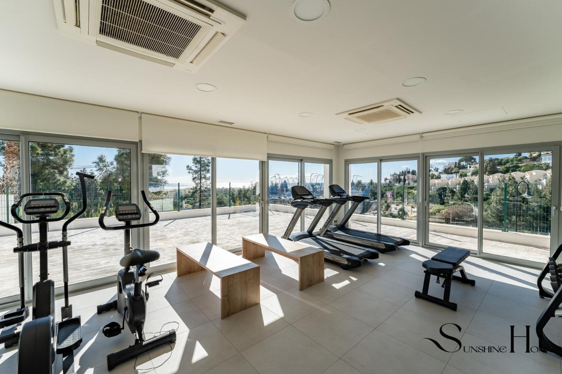 Luxury 2 Bedroom Apartment, Pools, Sauna, Gym & More MIJAS COSTA Luaran gambar